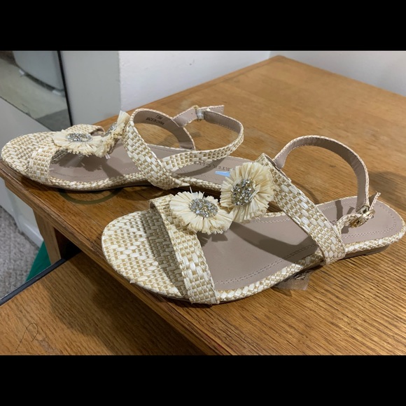 Sandals - Picture 2 of 4